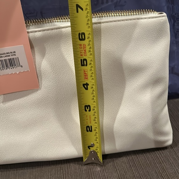 Juicy Couture Heart Dazzling Clear Blue Beachin Large Tote & Pouch 2-Piece Set - Picture 11 of 11